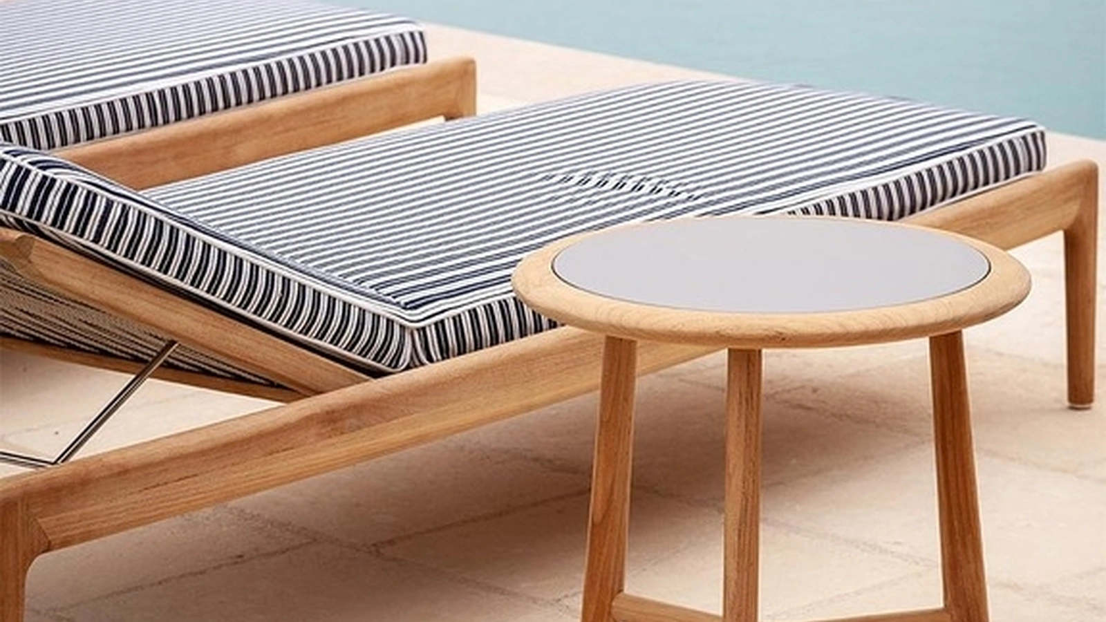 Tavolino rotondo The Secret Garden con top in gres e struttura in Teak di Poltrona Frau