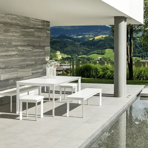 Tavolo System in HPL con base in acciaio verniciato di Varaschin