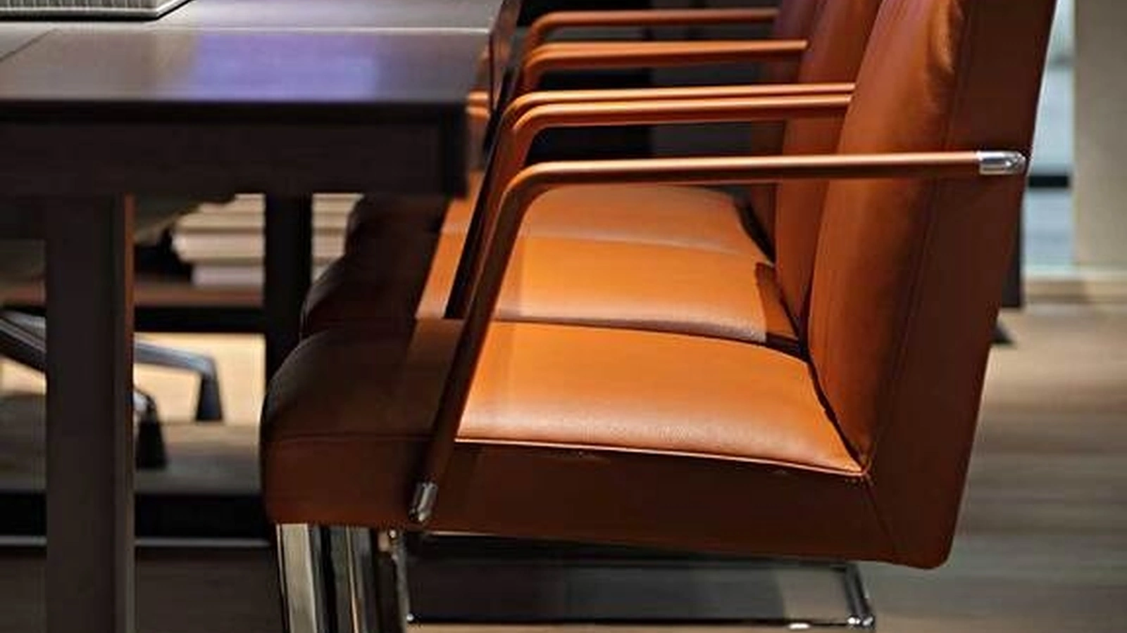 Sedia Operativa Chancellor Conference in pelle di Poltrona Frau