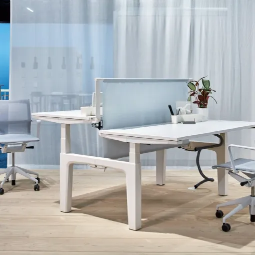 Sedia Operativa Physix leggera e slanciata in tessuto high-tech e alluminio di Vitra